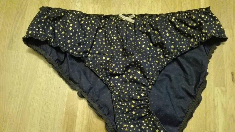 Culotte CHARLOTTE en coton marine à étoiles or - noeud or - taille L (1)