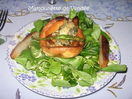 Poires_fondantes_au_bleu_d_Auvergne_sur_barque_et_son_algue_014