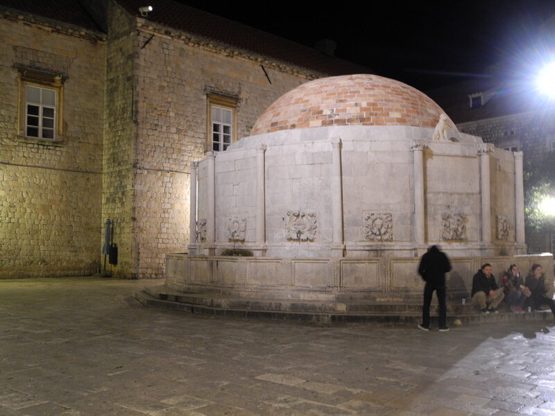 Fontaine_d_Onofrio_011117