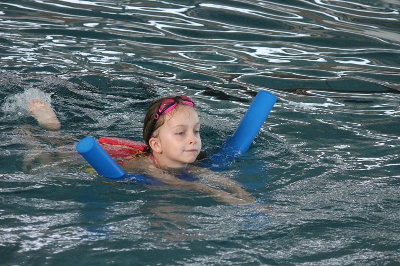 Manon, c'est ma petite-fille, elle apprend à nager................!