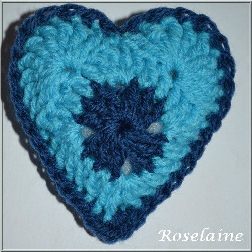 Roselaine 13 crochet coeur bleu
