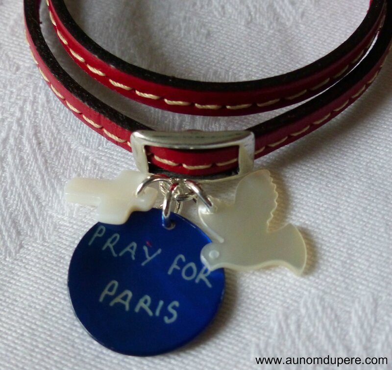Bracelet cuir double tour Pray for Paris (détail)