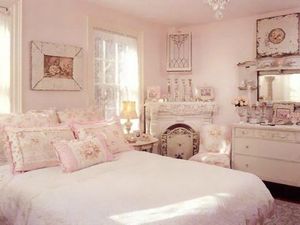 shabby-chic-pink-bedroom-with-feminine-floral-520x390