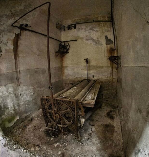 a-la-decouverte-des-asiles-abandonnes-les-plus-flippants-du-monde26