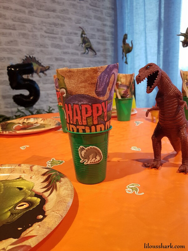 anniversaire dinosaure decoration vegaoo party