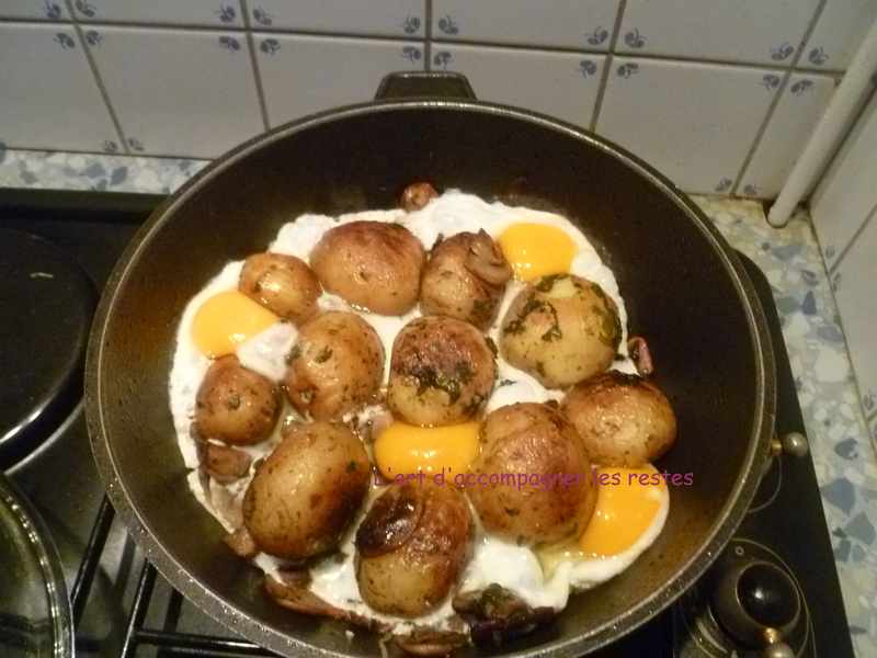 Poêlée de pommes de terre et champignons à la forestière, aux œufs1