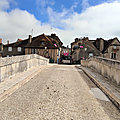 Le Pont entrée de ville à Montmorillon autre rive