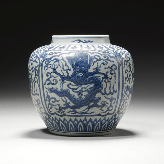 A blue and white jar, Wanli mark and period (1573-1619)
