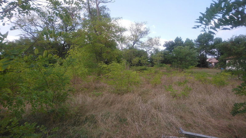 Photo-Escource-terrain-en-vente-près-centre-bourg