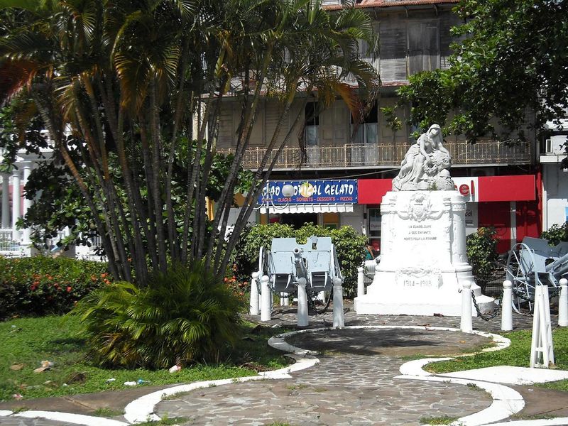 Monument aux Morts Photo de Pointe à Pitre La vie en Guadeloupe