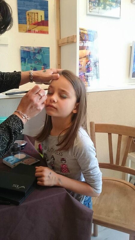 marche de noel Belley des createurs du bugey organisé par CRAPULE FACTORY STEPHANIE ERLICH-MAUJEAN à l'atelier avec KARINE COIFFET CONSEILS EN MAQUILLAGE