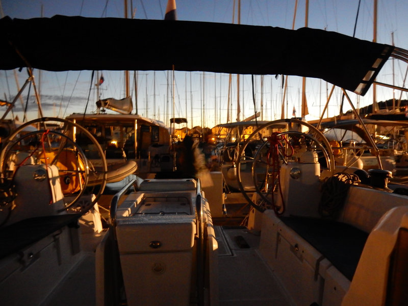 Trogir, lever du soleil sur le cockpit du Sun Odyssey 509 Rock Point, samedi 31 octobre 2020 - copie 2