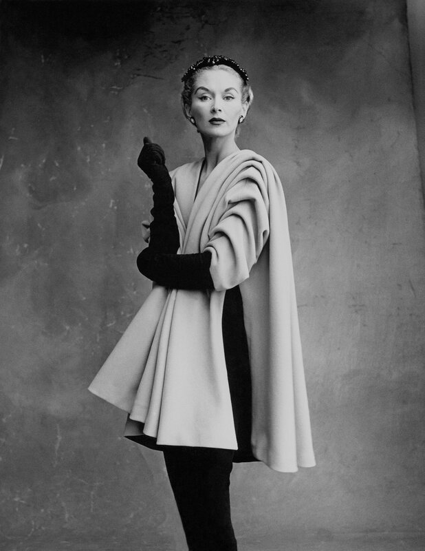 Lisa_Fonssagrives-Penn_wearing_coat_by_Crist├│bal_Balenciaga_Paris_1950
