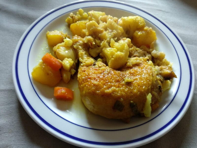 Cuisses de poulet au chou-fleur et pommes de terre façon tajine