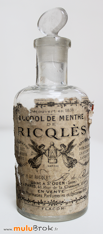 Ancienne boîte et son flacon Alcool de Menthe RICQLES rempli au 4/5 + 2  sucres