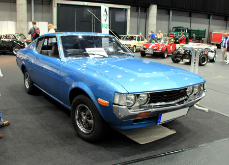 Toyota_celica_type_TA28_liftback_de_1977__RegioMotoClassica_2010__01