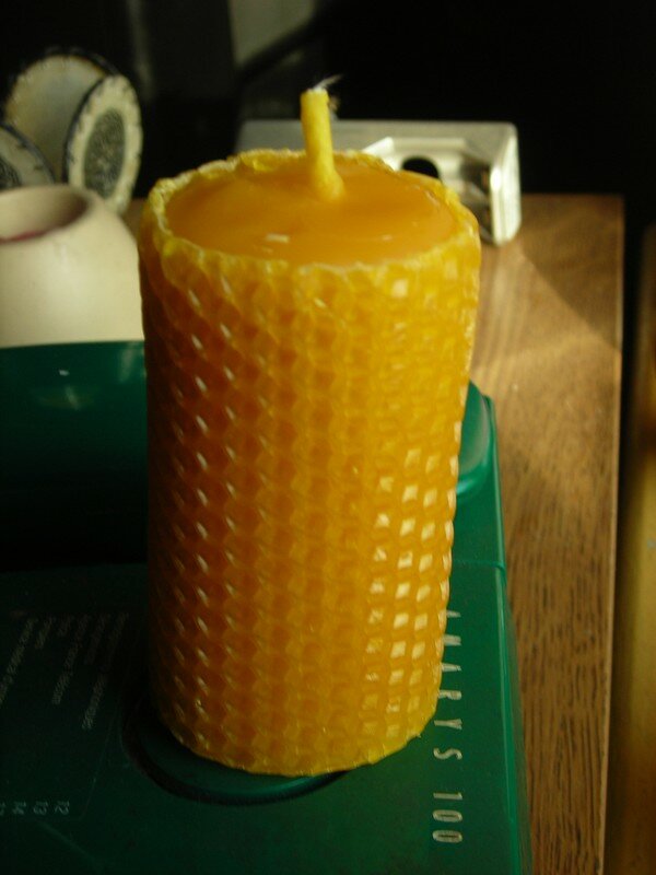 fabriquer des bougies avec la cire d'abeille naturelle
