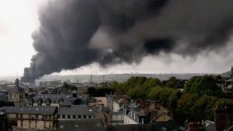un_incendie_s_est_produit_jeudi_26_septembre_a_l_usine_lubrizol_a_rouen_classee_seveso_seuil_haut_6215364