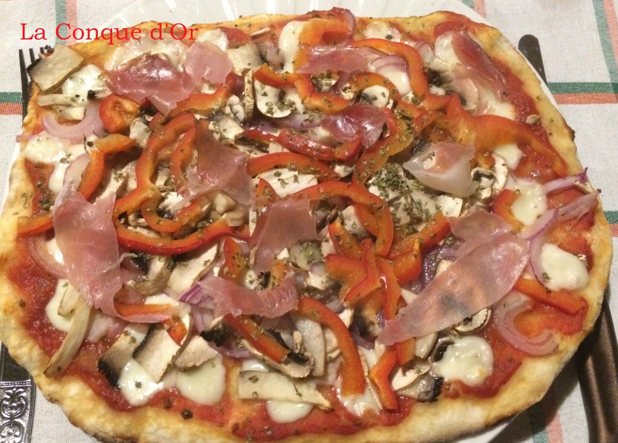 Pizza Au Speck Poivrons Et Champignons Ou Pizza Diy Les Recettes De Enzo La Conque D Or