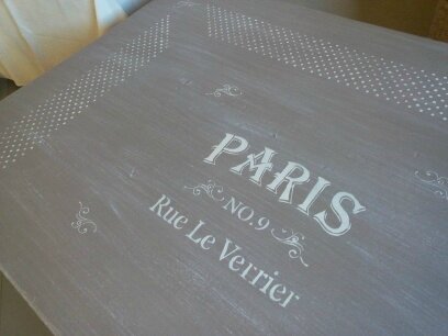 Elle D'audrey Pour Basse Pas La Vintage Table Mais Ne S'est Style uK1Jc3TlF